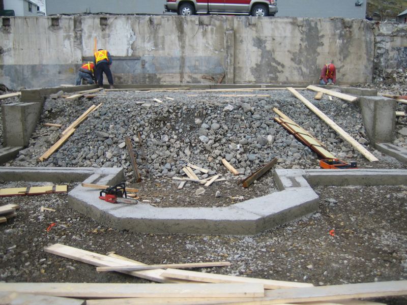 Residential footing with bay